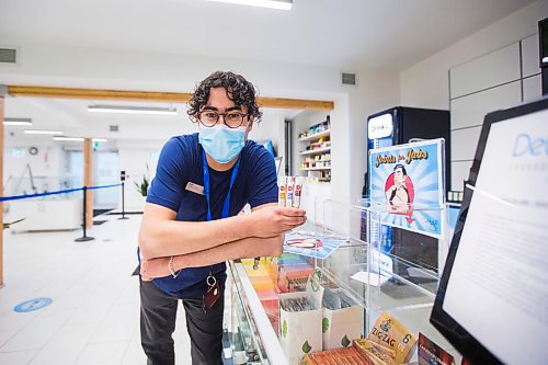 MIKAELA MACKENZIE / WINNIPEG FREE PRESS

Cannabis specialist Adam El-Gabalawy holds a few joints in front of the entry box for the new Joints for Jabs pro-vaccination program at the Osborne Delta 9 Cannabis Store in Winnipeg on Monday, June 21, 2021. For Temur story.
Winnipeg Free Press 2021.