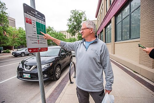 MIKAELA MACKENZIE / WINNIPEG FREE PRESS

Hassan Hawash looks at a parking guide sign in the Exchange District in Winnipeg on Monday, June 21, 2021. For Joyanne story.
Winnipeg Free Press 2021.