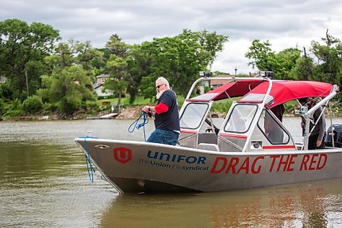 MIKAELA MACKENZIE / WINNIPEG FREE PRESS

Mitch Bourbonniere throws the line to pull up to shore on the 2021 launch of Drag the Red, a search for missing and murdered, with a new boat (donated by Unifor) on the Red River near the Redwood Bridge in Winnipeg on Monday, June 21, 2021. Standup.
Winnipeg Free Press 2021.