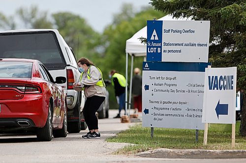 JOHN WOODS / WINNIPEG FREE PRESS
Vaccine patients are checked in at Manitobas first drive-in vaccination clinic at St Amant Centre Monday, June 21, 2021. 

Reporter: Abas