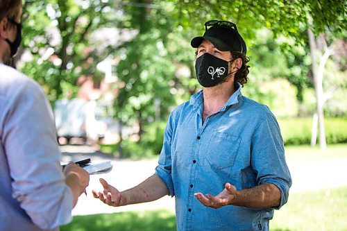 MIKAELA MACKENZIE / WINNIPEG FREE PRESS

Anders Swanson from Winnipeg Trails speaks to the Free Press in support of open streets at the corner of Guelph and Wellington in Winnipeg on Tuesday, June 22, 2021. For Cody Sellar story.
Winnipeg Free Press 2021.