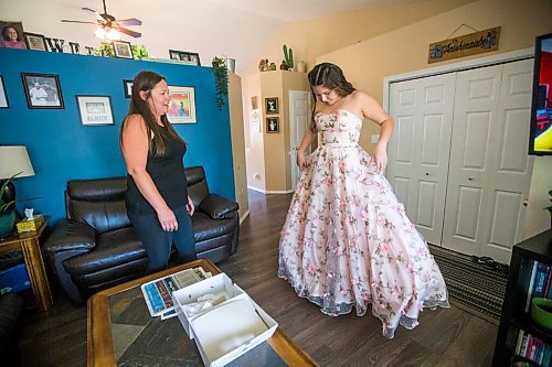 MIKAELA MACKENZIE / WINNIPEG FREE PRESS

Alexis Abraham gets her grad dress on with her sister, Paula Savoie, at her home in Winnipeg on Tuesday, June 22, 2021. For Jen Zoratti story.
Winnipeg Free Press 2021.