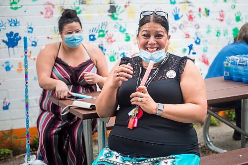 MIKAELA MACKENZIE / WINNIPEG FREE PRESS

Tina Chartrand enjoys her refreshing freezie after getting her shot at a pop-up vaccine clinic at the North End Women's Centre in Winnipeg on Wednesday, June 23, 2021. Standup.
Winnipeg Free Press 2021.