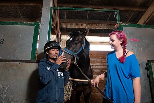 ALEX LUPUL / WINNIPEG FREE PRESS  

Jockey, Jorge Carreño, and Groomer, Charlotte Johnston, pose for a portrait with racehorse Shootin Money on Thursday, June 24, 2021.