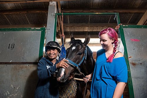 ALEX LUPUL / WINNIPEG FREE PRESS  

Jockey, Jorge Carreño, and Groomer, Charlotte Johnston, pose for a portrait with racehorse Shootin Money on Thursday, June 24, 2021.