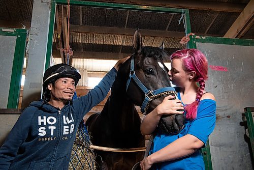 ALEX LUPUL / WINNIPEG FREE PRESS  

Jockey, Jorge Carreño, and Groomer, Charlotte Johnston, pose for a portrait with racehorse Shootin Money on Thursday, June 24, 2021.