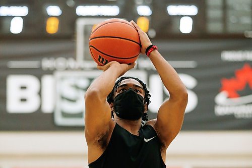 JOHN WOODS / WINNIPEG FREE PRESS
Keiran Zziwa, a U of MB Bison basketball player, throws some baskets at the university in Winnipeg Wednesday, June 23, 2021. Zziwa is heading to Morocco to play for Uganda at the Afro Basketball qualifier.

Reporter: Sawatzky