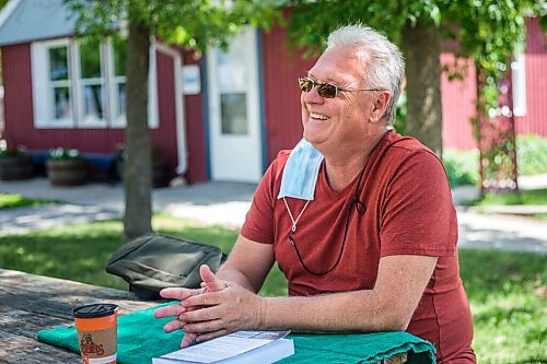 MIKAELA MACKENZIE / WINNIPEG FREE PRESS

Resident John Moore reads a book near the beach in Gimli on Friday, June 25, 2021. For Ben Waldman story.
Winnipeg Free Press 2021.