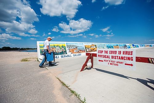 MIKAELA MACKENZIE / WINNIPEG FREE PRESS

Jim Krokosh walks onto the pier to do some fishing in Gimli on Friday, June 25, 2021. For Ben Waldman story.
Winnipeg Free Press 2021.