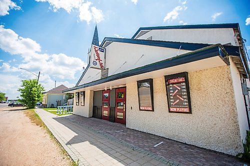 MIKAELA MACKENZIE / WINNIPEG FREE PRESS

The closed movie theatre in Gimli on Friday, June 25, 2021. For Ben Waldman story.
Winnipeg Free Press 2021.