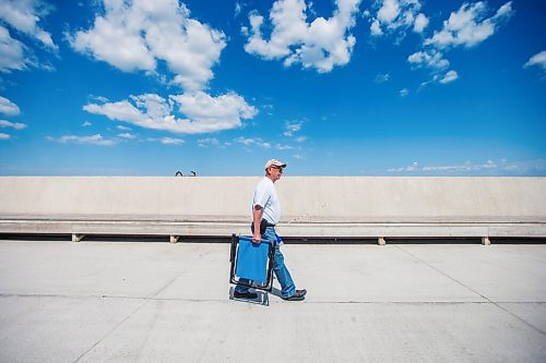 MIKAELA MACKENZIE / WINNIPEG FREE PRESS

Jim Krokosh walks down the pier to do some fishing in Gimli on Friday, June 25, 2021. For Ben Waldman story.
Winnipeg Free Press 2021.