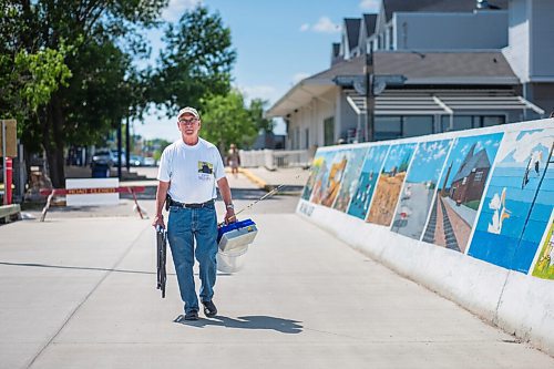 MIKAELA MACKENZIE / WINNIPEG FREE PRESS

Jim Krokosh walks down the pier to do some fishing in Gimli on Friday, June 25, 2021. For Ben Waldman story.
Winnipeg Free Press 2021.