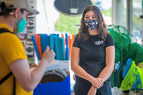 MIKAELA MACKENZIE / WINNIPEG FREE PRESS

Deals for Dollars employee Emily Pemkowski talks to the Free Press in the variety store in Gimli on Friday, June 25, 2021. For Ben Waldman story.
Winnipeg Free Press 2021.