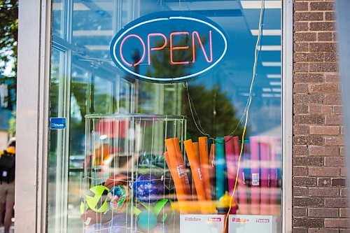 MIKAELA MACKENZIE / WINNIPEG FREE PRESS

Pool noodles in the window of the Deals for Dollars store in downtown Gimli on Friday, June 25, 2021. For Ben Waldman story.
Winnipeg Free Press 2021.