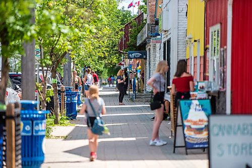 MIKAELA MACKENZIE / WINNIPEG FREE PRESS

Downtown Gimli, where business is slowly starting to pick up, on Friday, June 25, 2021. For Ben Waldman story.
Winnipeg Free Press 2021.