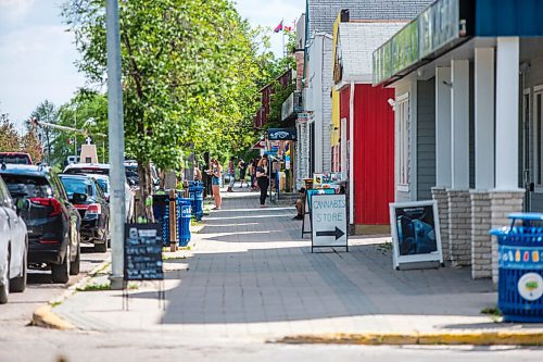 MIKAELA MACKENZIE / WINNIPEG FREE PRESS

Downtown Gimli, where business is slowly starting to pick up, on Friday, June 25, 2021. For Ben Waldman story.
Winnipeg Free Press 2021.