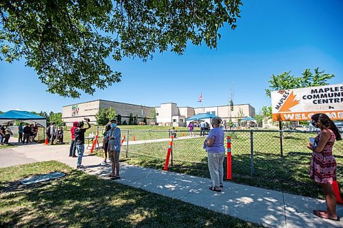 MIKAELA MACKENZIE / WINNIPEG FREE PRESS

Folks line up to get their shots at a pop-up vaccine clinic at Elwick Community School in Winnipeg on Monday, June 28, 2021. The site, which hoped to reach community members who might not otherwise easily be able to get their vaccine, had given out 123 of 150 Pfizer doses by noon. Standup.
Winnipeg Free Press 2021.