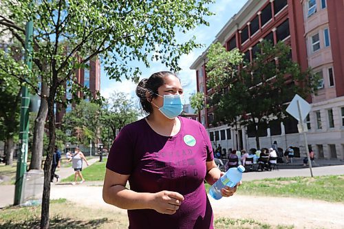 RUTH BONNEVILLE / WINNIPEG FREE PRESS

Local - Walk-in Vax Clinic 

Rachel Miles talks to a reporter after getting a vaccination at a mobile, walk-up, Vaccination clinic set up at Central Park Tuesday.

JUNE 29, 2021
