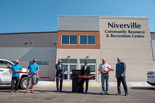 ALEX LUPUL / WINNIPEG FREE PRESS  

Mayor Myron Dyck and Minister Ron Schuler attend the ribbon cutting for the Niverville Community Resource & Recreation Centre on Thursday, July 1, 2021.

Reporter: Mike Sawatzky