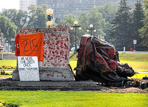 RUTH BONNEVILLE / WINNIPEG FREE PRESS

Local - Leg Statue down

Photo of the statue of Queen Victoria on the front lawn of the Manitoba Legislative Building lays on the ground after being  toppled off its base on Canada Day.  


July 02, 2021