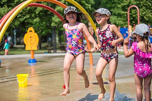 MIKAELA MACKENZIE / WINNIPEG FREE PRESS

Eloise Moore (six, left) and Sula Fiorante (six) play together at the Provencher Park splash pad in Winnipeg on Friday, July 2, 2021. For Cody story.
Winnipeg Free Press 2021.