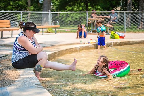 MIKAELA MACKENZIE / WINNIPEG FREE PRESS

Jamie Haluik and her daughter, Paige (9), deal with the heat wave by going to the Elmwood Park wading pool in Winnipeg on Friday, July 2, 2021. For Cody story.
Winnipeg Free Press 2021.