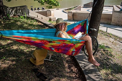 ALEX LUPUL / WINNIPEG FREE PRESS  

Erika Bormann sits in the shade in her hammock, behind the Manitoba Legislative Building in  Winnipeg on Monday, July 5, 2021.
