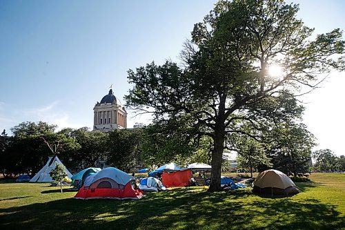 JOHN WOODS / WINNIPEG FREE PRESS
A camp at the Manitoba Legislature in Winnipeg Monday, July 5, 2021. 

Reporter: ?