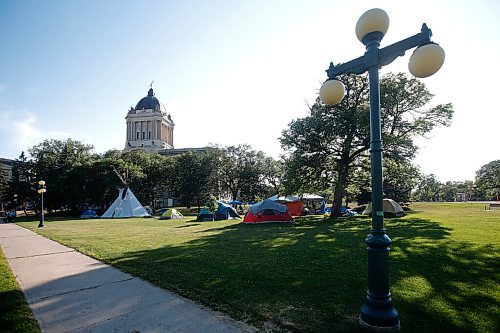 JOHN WOODS / WINNIPEG FREE PRESS
A camp at the Manitoba Legislature in Winnipeg Monday, July 5, 2021. 

Reporter: ?