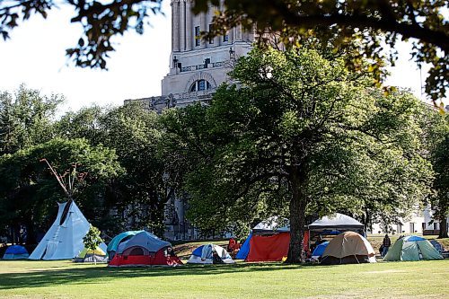 JOHN WOODS / WINNIPEG FREE PRESS
A camp at the Manitoba Legislature in Winnipeg Monday, July 5, 2021. 

Reporter: ?