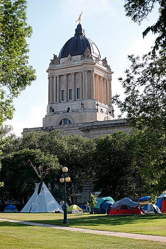 JOHN WOODS / WINNIPEG FREE PRESS
A camp at the Manitoba Legislature in Winnipeg Monday, July 5, 2021. 

Reporter: ?