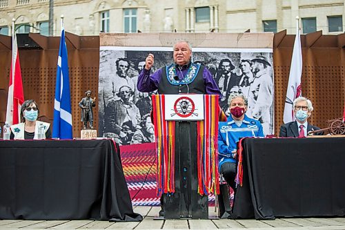 MIKAELA MACKENZIE / WINNIPEG FREE PRESS

Manitoba Metis Federation (MMF) president David Chartrand speaks at a signing ceremony at Upper Fort Garry Heritage Provincial Park in Winnipeg on Tuesday, July 6, 2021. The document gives the MMF formal recognition to lead the Manitoba Metis and represent them. For Carol Sanders story.
Winnipeg Free Press 2021.