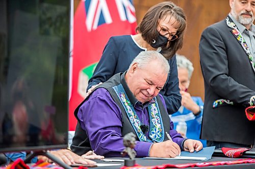 MIKAELA MACKENZIE / WINNIPEG FREE PRESS

Manitoba Metis Federation (MMF) president David Chartrand signs multiple copies of the agreement, which gives the MMF formal recognition to lead the Manitoba Metis and represent them, as Chartrand's wife, Glorian Chartrand, watches at a signing ceremony at Upper Fort Garry Heritage Provincial Park in Winnipeg on Tuesday, July 6, 2021. For Carol Sanders story.
Winnipeg Free Press 2021.