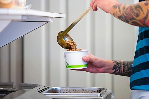 MIKAELA MACKENZIE / WINNIPEG FREE PRESS

Matt Kauenhowen makes a child burger at the Dairi-Wip Drive In, one of the more iconic burger joints in town, in Winnipeg on Tuesday, July 6, 2021. For Dave Sanderson story.
Winnipeg Free Press 2021.