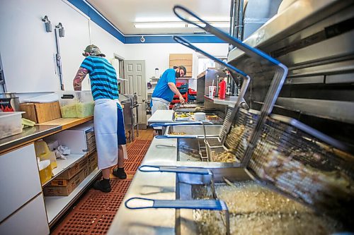 MIKAELA MACKENZIE / WINNIPEG FREE PRESS

Matt Kauenhowen (left) and Ray McDiarmid fill orders at the Dairi-Wip Drive In, one of the more iconic burger joints in town, in Winnipeg on Tuesday, July 6, 2021. For Dave Sanderson story.
Winnipeg Free Press 2021.