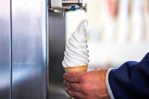 MIKAELA MACKENZIE / WINNIPEG FREE PRESS

Dean Lambos makes an ice cream cone at the Dairi-Wip Drive In, one of the more iconic burger joints in town, in Winnipeg on Tuesday, July 6, 2021. For Dave Sanderson story.
Winnipeg Free Press 2021.