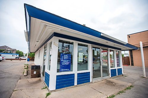 MIKAELA MACKENZIE / WINNIPEG FREE PRESS

The Dairi-Wip Drive In, one of the more iconic burger joints in town, in Winnipeg on Tuesday, July 6, 2021. For Dave Sanderson story.
Winnipeg Free Press 2021.