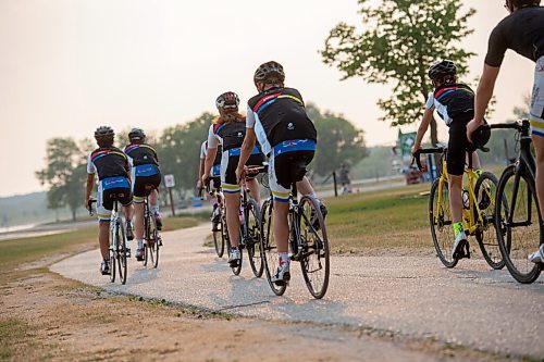 MIKE SUDOMA / WINNIPEG FREE PRESS
Triathlon Manitoba athletes ride their bikes during a practice in Birds Hill Park Tuesday evening
July 6, 2021