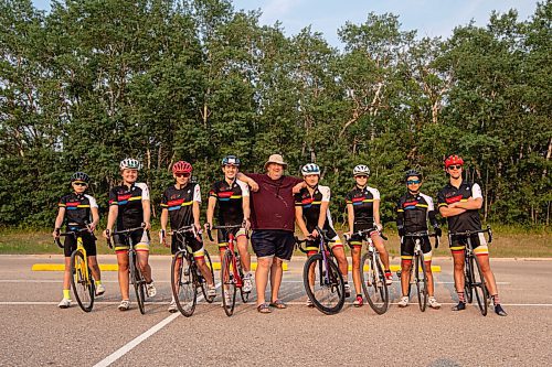 MIKE SUDOMA / WINNIPEG FREE PRESS
Head Coach Gary Pallett (centre) with a few of the Triathlon Manitoba athletes during a practice in Birds Hill Park Tuesday
July 6, 2021