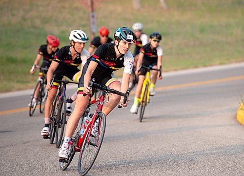 MIKE SUDOMA / WINNIPEG FREE PRESS
Assistant Coach, Claire Healey leads the group as Triathlon Manitoba athletes ride their bikes during a practice in Birds Hill Park Tuesday evening
July 6, 2021