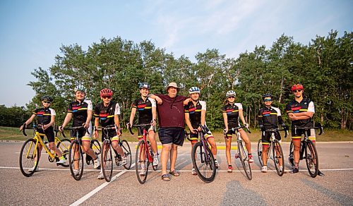 MIKE SUDOMA / WINNIPEG FREE PRESS
Head Coach Gary Pallett (centre) with a few of the Triathlon Manitoba athletes during a practice in Birds Hill Park Tuesday
July 6, 2021