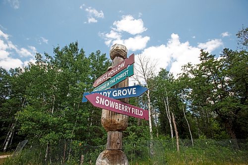 MIKE DEAL / WINNIPEG FREE PRESS
One of the direction pointers at the Folk Festival site in Birdshill Provincial Park.
See Ben Waldman story
210707 - Wednesday, July 07, 2021.