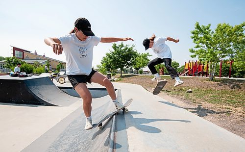 MIKE SUDOMA / WINNIPEG FREE PRESS

Local skateboarder Maddy Nowasad (left) rock to fakies the quarter pipe, while her partner Emilie Rafnson (right) kickflips beside her while they session Riverbend Skatepark Wednesday afternoon

July 7, 2021