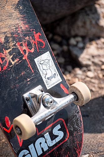 MIKE SUDOMA / WINNIPEG FREE PRESS
A The Other Skaters sticker on Emilie Rafnnsons board Wednesday
July 7, 2021