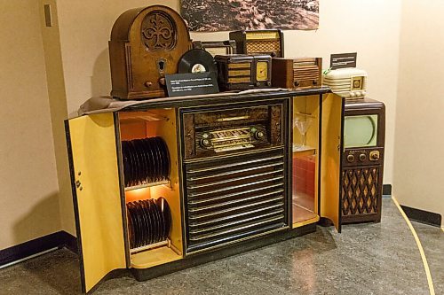 MIKE DEAL / WINNIPEG FREE PRESS
Various electrical radios and an old television.
Manitoba Electrical Museum, 680 Harrow St.
Strange and wonderful artifacts from the backrooms and attics of Manitoba's community-run museums.
See Brenda Suderman story
210707 - Wednesday, July 07, 2021.