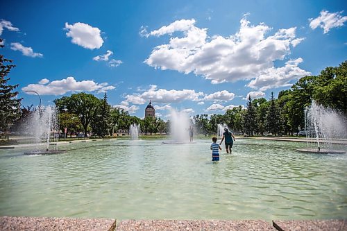 MIKAELA MACKENZIE / WINNIPEG FREE PRESS

Folks cool off in the Memorial Park fountain in Winnipeg on Friday, July 9, 2021. The fountain has recently re-opened after undergoing extensive repairs and refurbishing. Standup.
Winnipeg Free Press 2021.