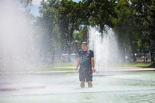 MIKAELA MACKENZIE / WINNIPEG FREE PRESS

Adam Orbanski cools off in the Memorial Park fountain in Winnipeg on Friday, July 9, 2021. The fountain has recently re-opened after undergoing extensive repairs and refurbishing. Standup.
Winnipeg Free Press 2021.
