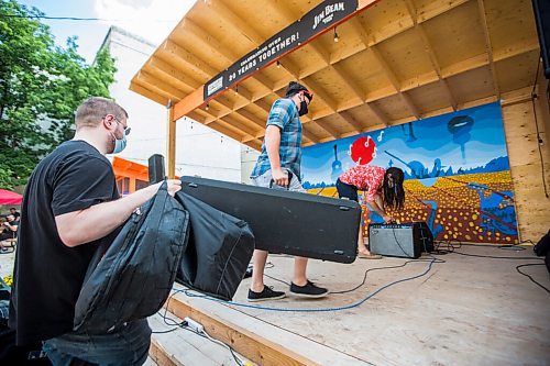 MIKAELA MACKENZIE / WINNIPEG FREE PRESS

Tom Sinnott (left), Chris Peluk, and Bobby Desjarlais with the band Bullrider set up at Blue Note Park in Winnipeg on Friday, July 9, 2021. For Melissa Martin story.
Winnipeg Free Press 2021.