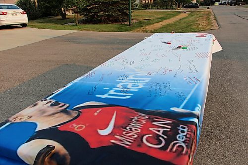 Canstar Community News Oak Bluff residents could sign a banner with encouraging words for Olympian and community member Tyler Mislawchuk. (GABRIELLE PICHÉ/CANSTAR COMMUNITY NEWS/HEADLINER)