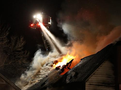 BORIS.MINKEVICH@FREEPRESS.MB.CA  100404 BORIS MINKEVICH / WINNIPEG FREE PRESS House fire at 364 Elgin.